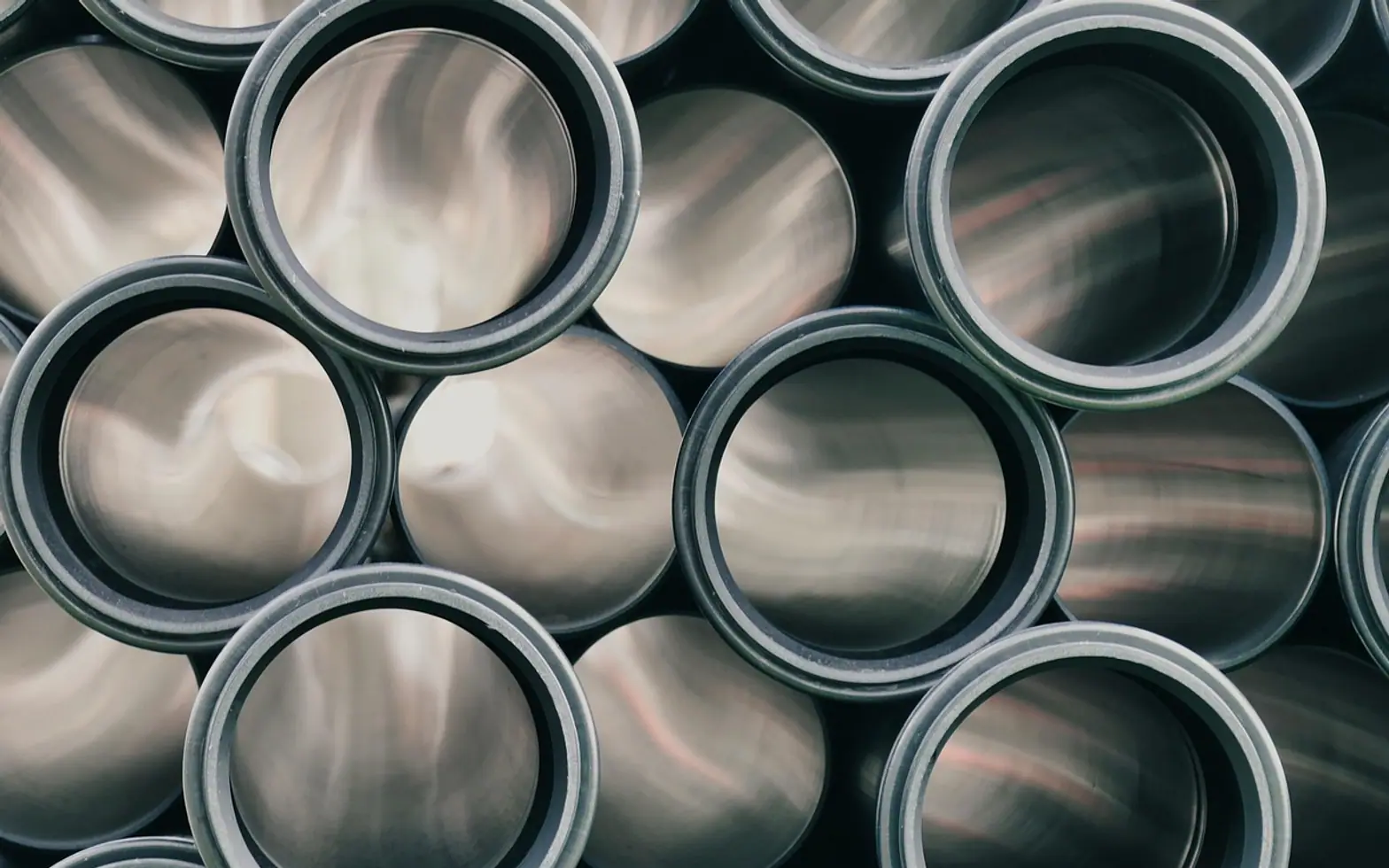 Pipe system, tube and construction site